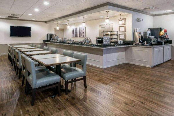 Richmond Inn & Suites, A Trademark Collection Hotel image 10