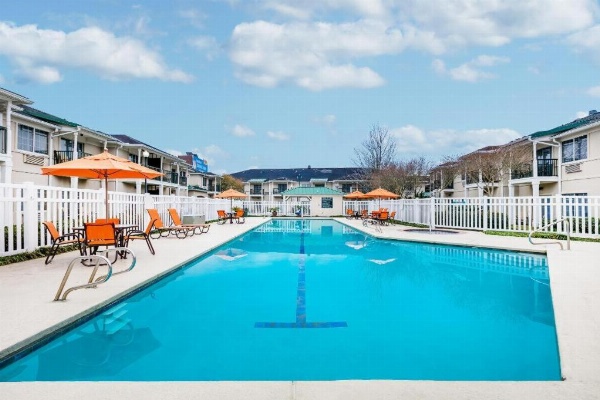 Richmond Inn & Suites, A Trademark Collection Hotel image 2