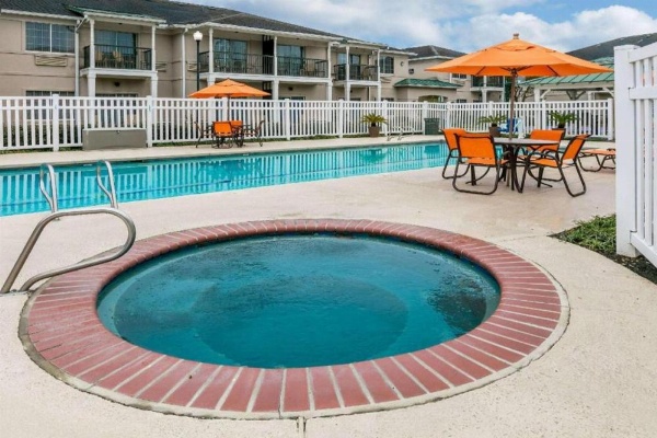 Richmond Inn & Suites, A Trademark Collection Hotel image 9